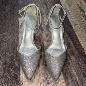 Elegant Silver Glitter Women's Heels Preowned size 6